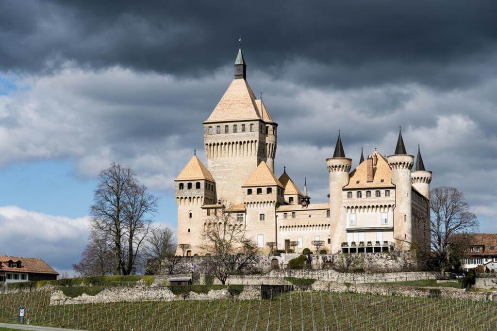 Castles in Switzerland: Vufflens Castle