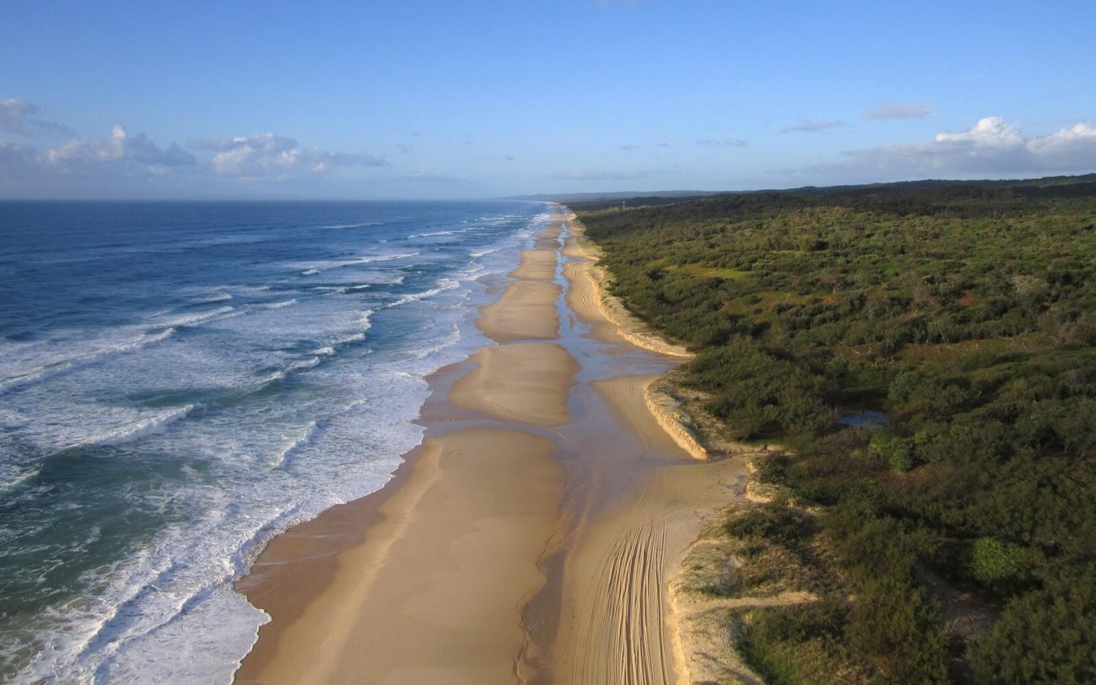 75 Mile Beach, Fraser Island: Australia beaches