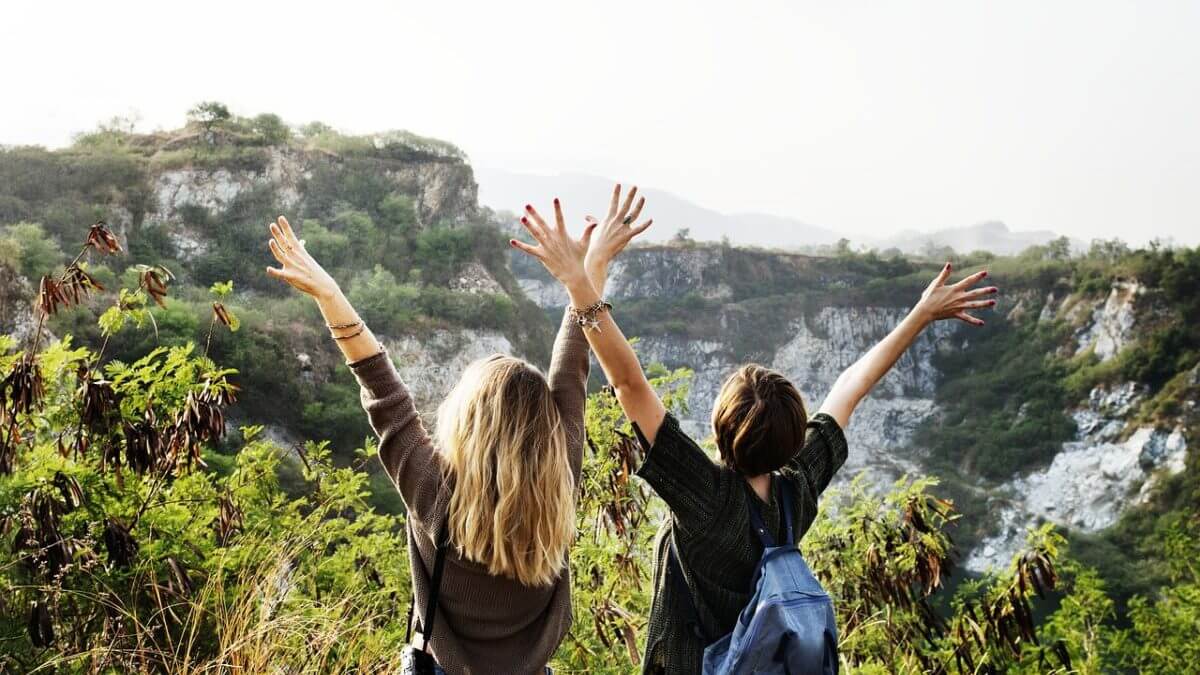 Travel Slowly: travel with friends