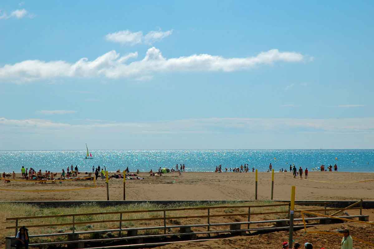 beach destinations in south France: Gruissan Plage, Narbonne