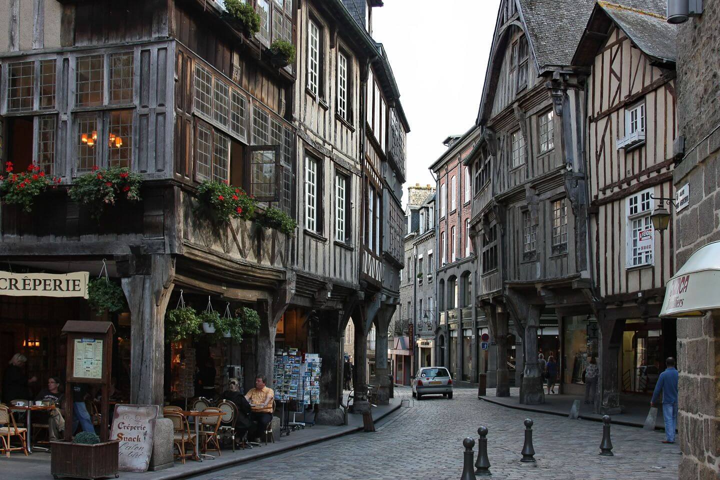small towns in France: Dinan