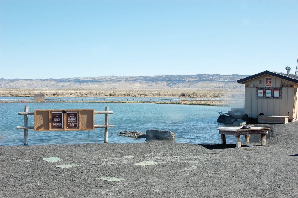 7 Oregon Hot Springs to Visit For a Warm Poolside Bath!