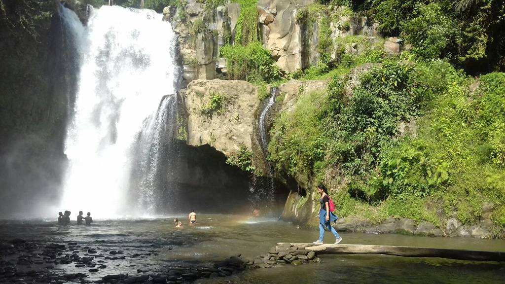 tegenungan waterfall, Bali