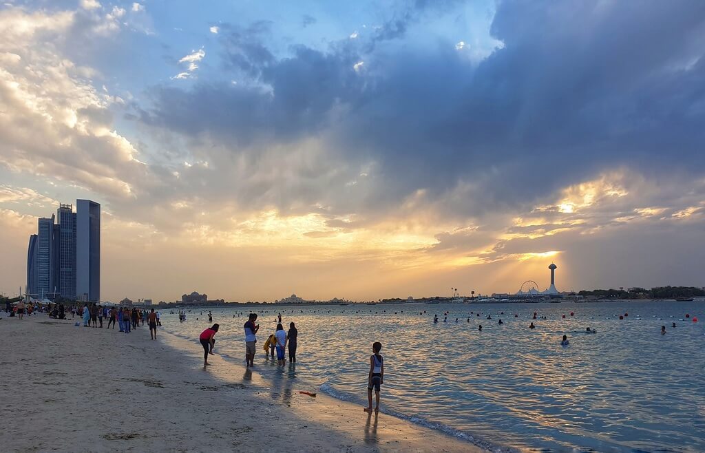 Corniche Beach: Saudi Arabia Beach Holiday