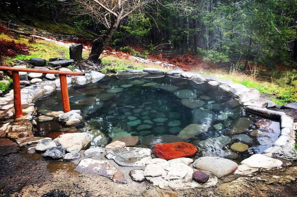 Breitenbush Hot Springs: best hot springs in Oregon