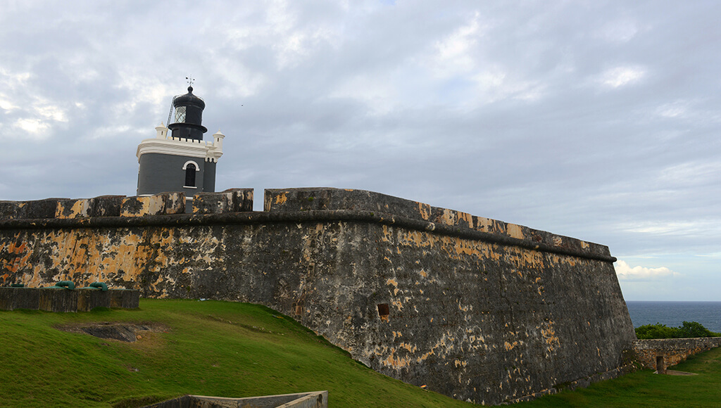 fun things to do in puerto rico: Castillo San Felipe del Morro