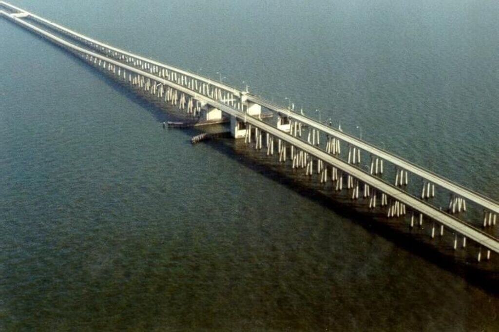 The Weinan Weihe Grand Bridge: largest bridge in the world