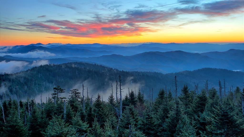 The Great Smoky Mountains: mountain ranges in the us