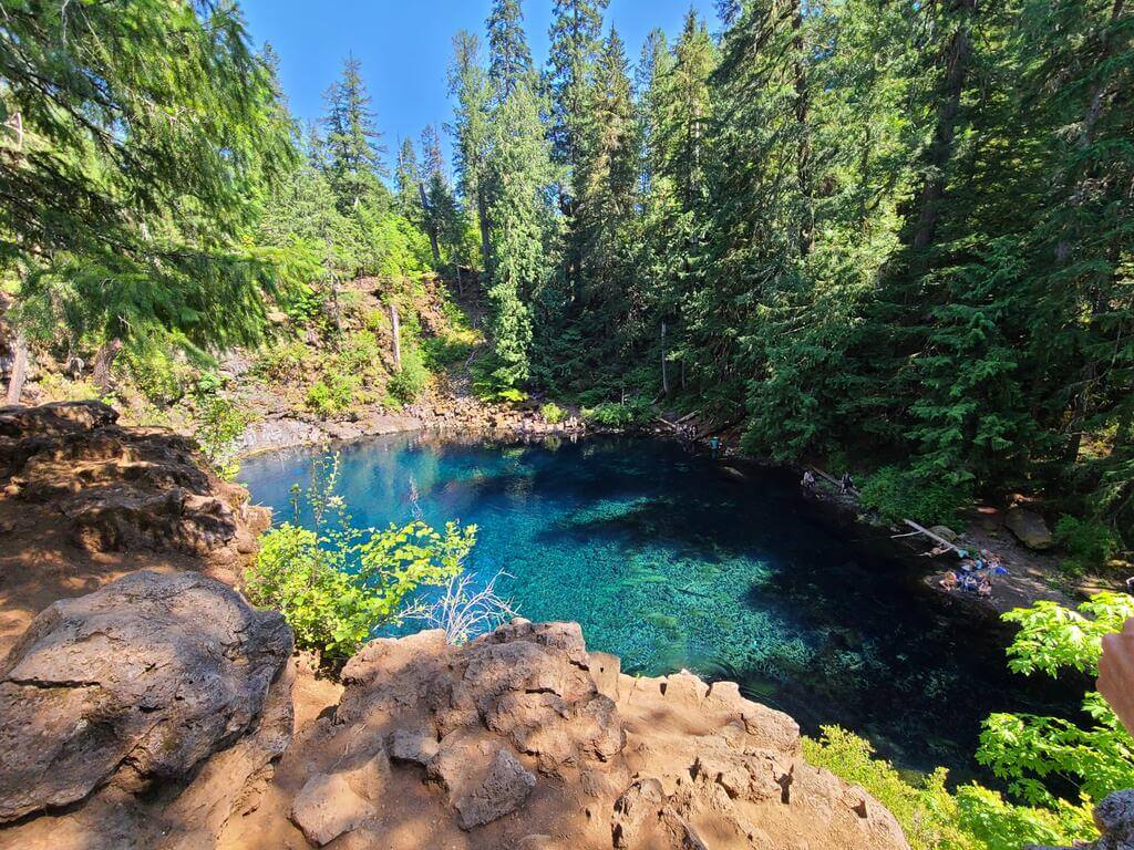 Blue Pool: places to go in oregon