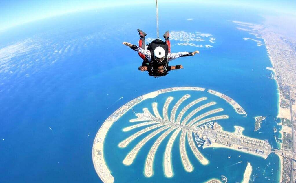 Skydiving at Palm Jumeirah Island: things to do at dubai