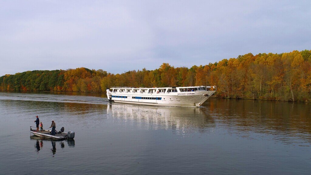 Fall Foliage Cruise: Things to do in New York in February 2022