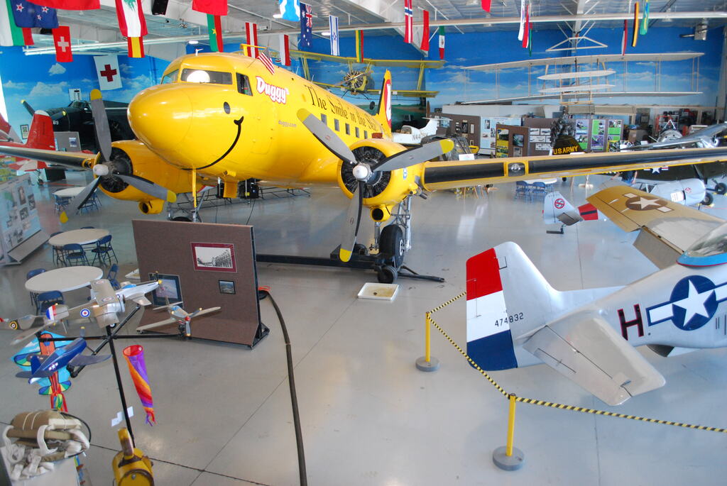 things to do in palm springs CA: Air Museum