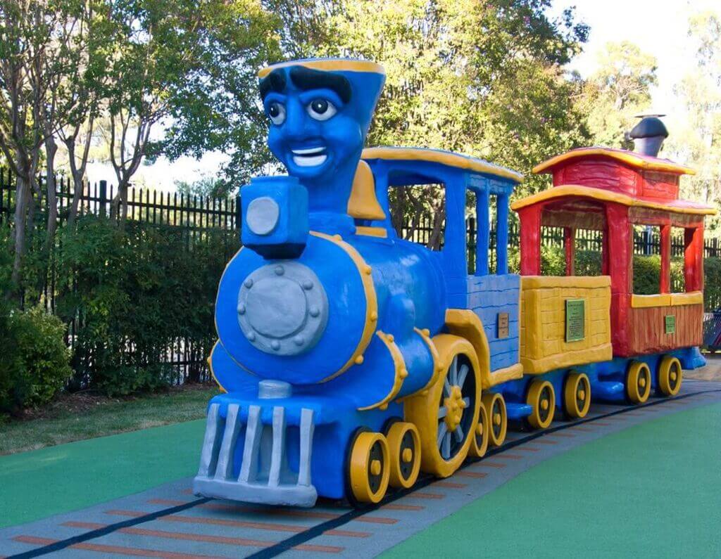 things to do in sacramento ca: Fairytale town | toy train