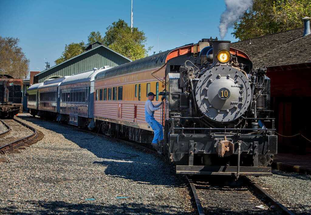 things to do in Sacramento ca: California State Railroad Museum