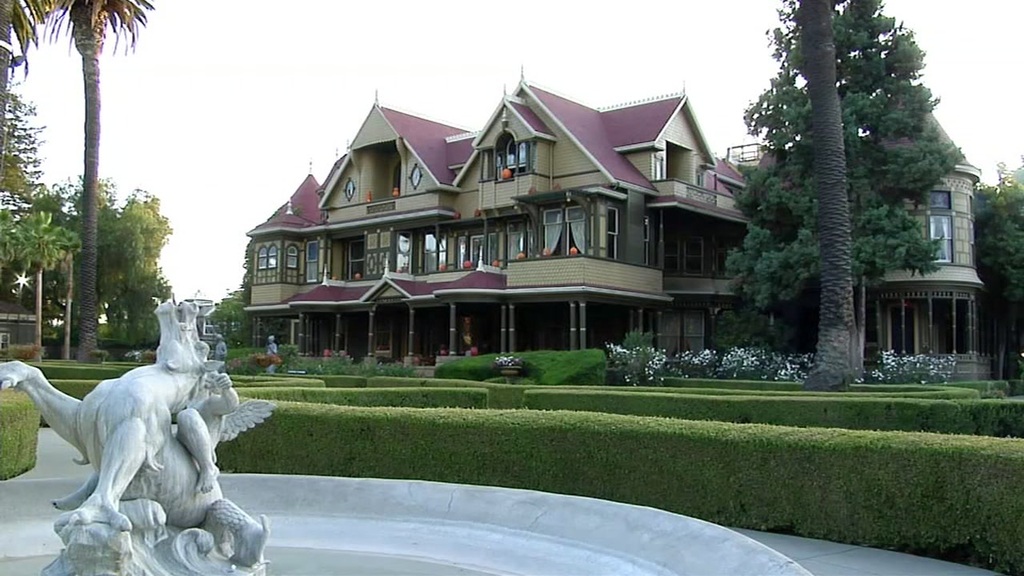 things to do in san jose CA: Winchester Mystery House 